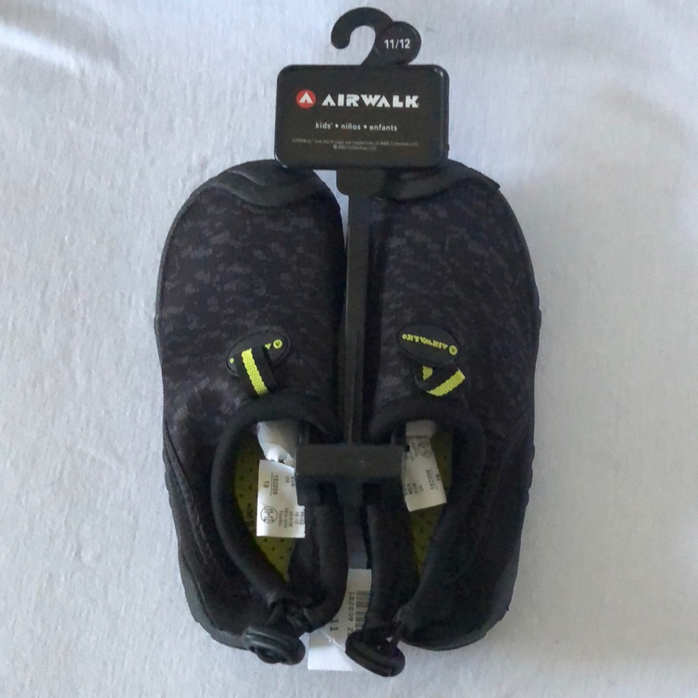NWT Kids Airwalk Slip On Black Water Shoes Kids Size 11/12